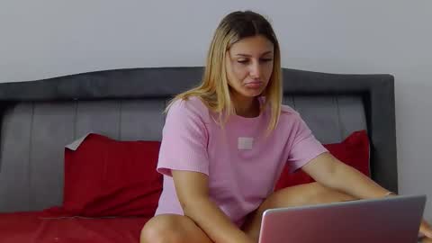 Snapshot of playfulnicole chatting on 15, 5, 2026 PlayfulNicole online show from 15, 5, 2026