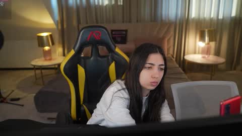 Snapshot of playhard054 chatting on 4, 3, 2026 Lana online show from 4, 3, 2026