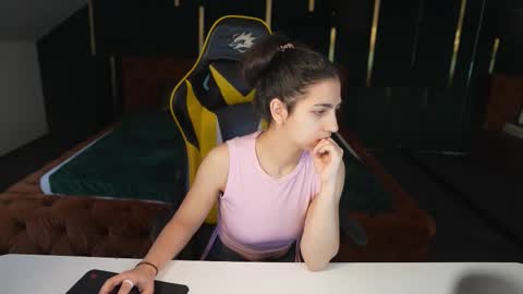 Snapshot of playhard054 chatting on 31, 3, 2026 Lana online show from 31, 3, 2026