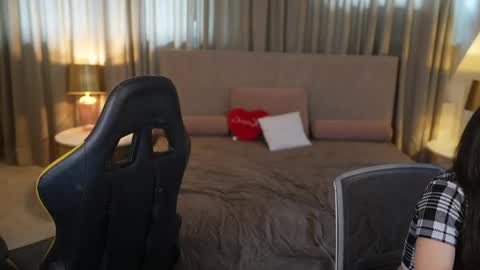 Snapshot of playhard054 chatting on 15, 4, 2026 Lana online show from 15, 4, 2026