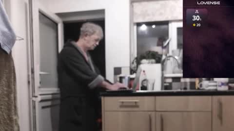 Play Me online show from 15, 12, 2025