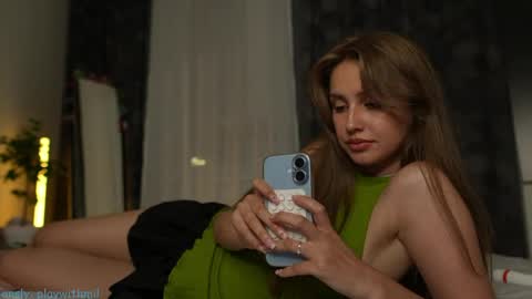 Snapshot of playwithmil chatting on 28, 5, 2026 21 y.o Mila online show from 28, 5, 2026