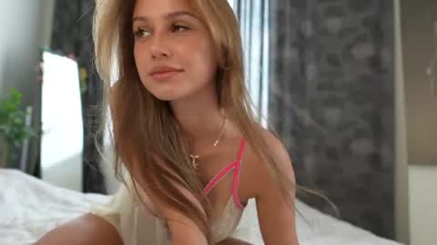 Snapshot of playwithmil chatting on 22, 7, 2026 21 y.o Mila online show from 22, 7, 2026