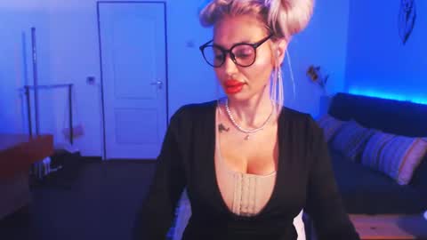 Victoria online show from 21, 12, 2024