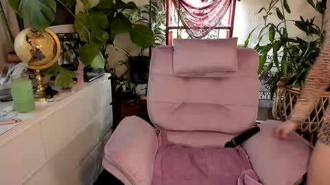 Snapshot of pluto_astrology chatting on 12, 5, 2026 Goddess Pluto online show from 12, 5, 2026