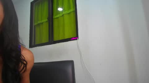 Snapshot of pocahontas_prinsce chatting on 10, 5, 2026 Nikole online show from 10, 5, 2026