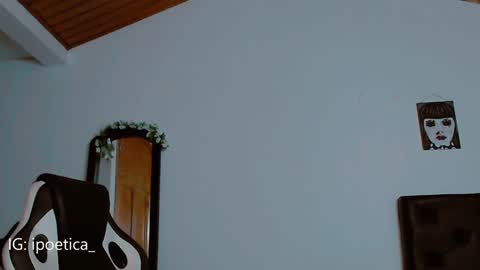 Snapshot of poeeticaa_ chatting on 26, 12, 2024 IG ipoetica online show from 26, 12, 2024