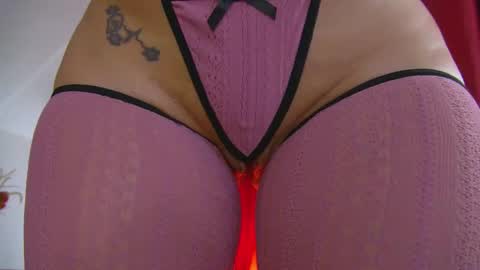 poison_milf_ online show from 17, 11, 2025