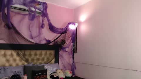 Snapshot of poison_pink chatting on 3, 11, 2025 poison_pink online show from 3, 11, 2025