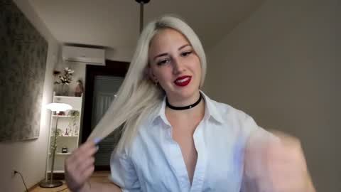 Snapshot of pole_dance_queen chatting on 3, 11, 2025 Kira online show from 3, 11, 2025