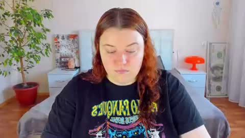 Snapshot of polinasallivan chatting on 24, 6, 2026 Polina online show from 24, 6, 2026