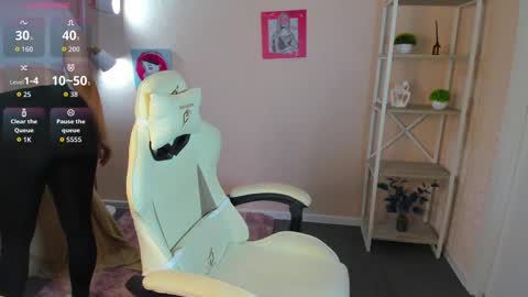 Polly online show from 10, 9, 2025