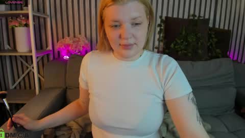 Snapshot of polly__mayer chatting on 26, 4, 2026 Polly online show from 26, 4, 2026