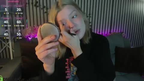 Snapshot of polly__mayer chatting on 29, 5, 2026 Polly online show from 29, 5, 2026