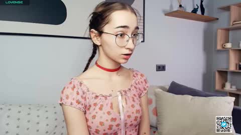 Polly online show from 7, 10, 2025