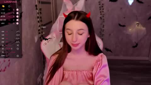 Snapshot of pollyhill1 chatting on 13, 10, 2025       online show from 13, 10, 2025