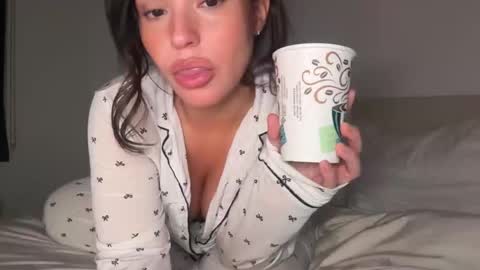 Snapshot of pollyyypocket chatting on 9, 2, 2026 Polly Pocket online show from 9, 2, 2026