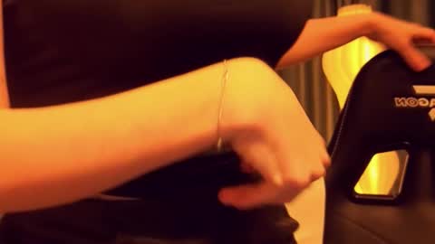 April online show from 19, 12, 2025