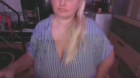 Snapshot of pornbusty chatting on 5, 2, 2025 MelissOfficial online show from 5, 2, 2025