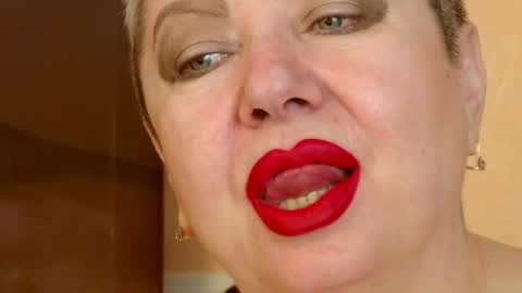 Snapshot of posh_lady chatting on 15, 5, 2026 LADY POSH online show from 15, 5, 2026