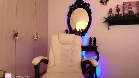 Snapshot of posigore chatting on 18, 11, 2025 Anna Goth independient model online show from 18, 11, 2025