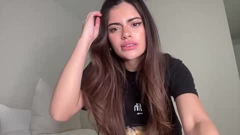 Snapshot of poutyselena chatting on 7, 4, 2026 Selena online show from 7, 4, 2026