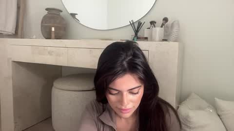 Snapshot of poutyselena chatting on 9, 7, 2026 Selena online show from 9, 7, 2026