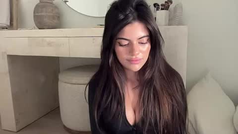 Snapshot of poutyselena chatting on 22, 7, 2026 Selena online show from 22, 7, 2026