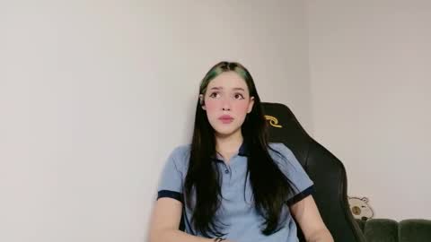 Snapshot of power_ranger_pink chatting on 11, 4, 2026 genie online show from 11, 4, 2026