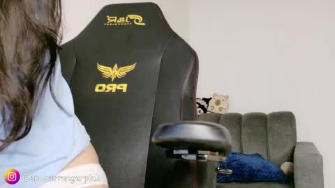 Snapshot of power_ranger_pink chatting on 18, 4, 2026 genie online show from 18, 4, 2026