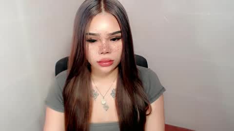 MAXXINE online show from 5, 2, 2025