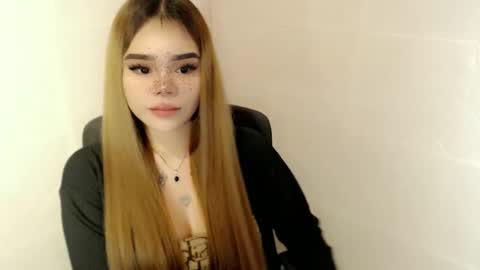 Snapshot of preciousangel69xxx chatting on 11, 4, 2026 MAXXINE online show from 11, 4, 2026