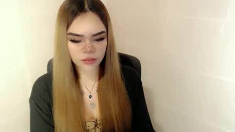 Snapshot of preciousangel69xxx chatting on 14, 4, 2026 MAXXINE online show from 14, 4, 2026