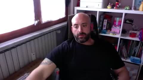 pretender1985 online show from 14, 4, 2026