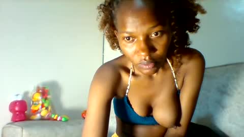 prettie_petitee online show from 14, 7, 2026