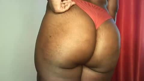 Snapshot of pretty_bums chatting on 5, 3, 2025 chichi online show from 5, 3, 2025