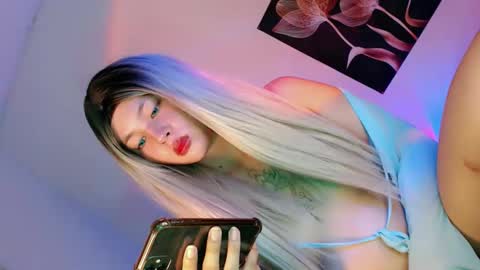 Snapshot of pretty_little_baby28 chatting on 25, 9, 2025 Flor online show from 25, 9, 2025