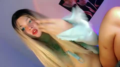 Snapshot of pretty_little_baby28 chatting on 26, 9, 2025 Flor online show from 26, 9, 2025