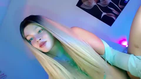 Snapshot of pretty_little_baby28 chatting on 7, 10, 2025 Flor online show from 7, 10, 2025