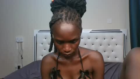 Snapshot of pretty_midnight_desire chatting on 10, 10, 2025 Pretty online show from 10, 10, 2025