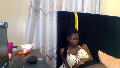 Snapshot of pretty_naya chatting on 8, 10, 2025 naya online show from 8, 10, 2025