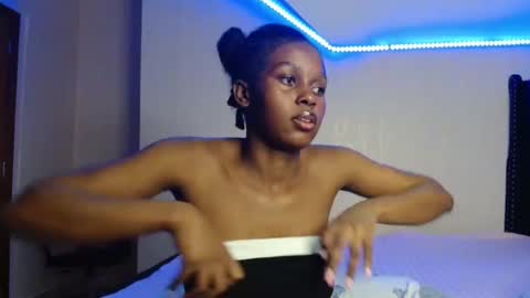 Snapshot of pretty_nyra chatting on 8, 5, 2026 Nyra online show from 8, 5, 2026