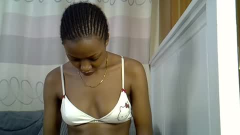 Snapshot of pretty_petite24 chatting on 5, 1, 2025 pretty_petite24 online show from 5, 1, 2025