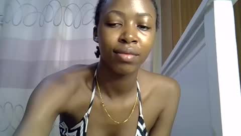 Snapshot of pretty_petite24 chatting on 8, 1, 2025 pretty_petite24 online show from 8, 1, 2025