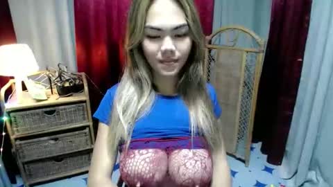 Snapshot of pretty_petite_asian143 chatting on 9, 4, 2026 samantha online show from 9, 4, 2026