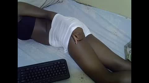 Snapshot of prettyalma chatting on 28, 12, 2024 prettyalma online show from 28, 12, 2024