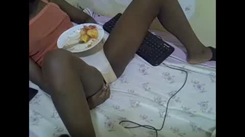 Snapshot of prettyalma chatting on 5, 1, 2025 prettyalma online show from 5, 1, 2025