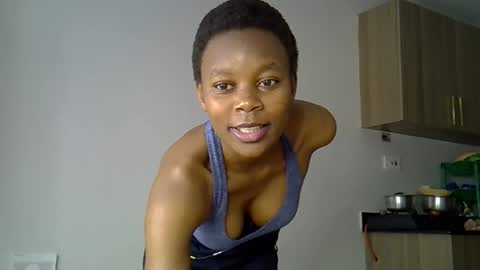Snapshot of prettycoco_ chatting on 6, 4, 2026 coco online show from 6, 4, 2026