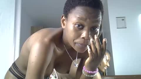 Snapshot of prettycoco_ chatting on 8, 5, 2026 coco online show from 8, 5, 2026