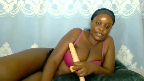 Snapshot of prettydarkskin002 chatting on 2, 7, 2026 SHANIA online show from 2, 7, 2026